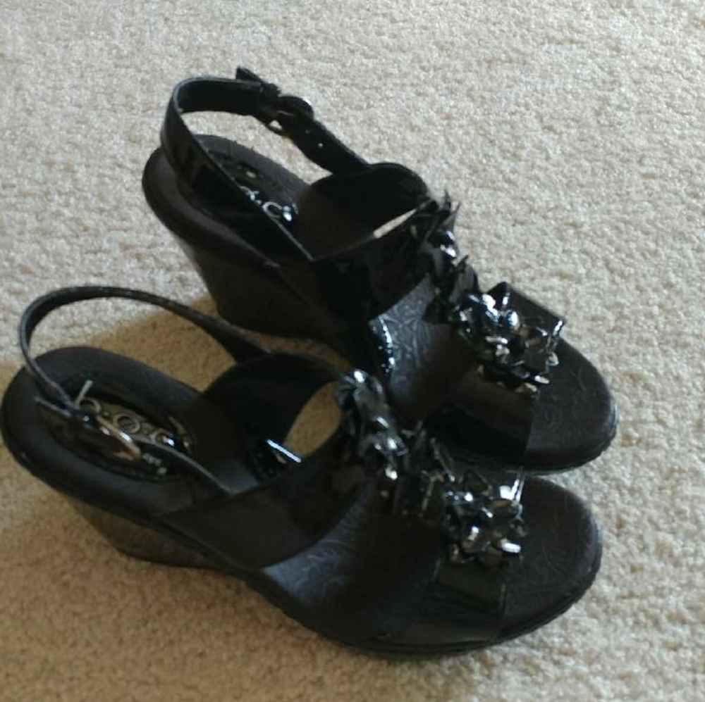 b.o.c black sandals